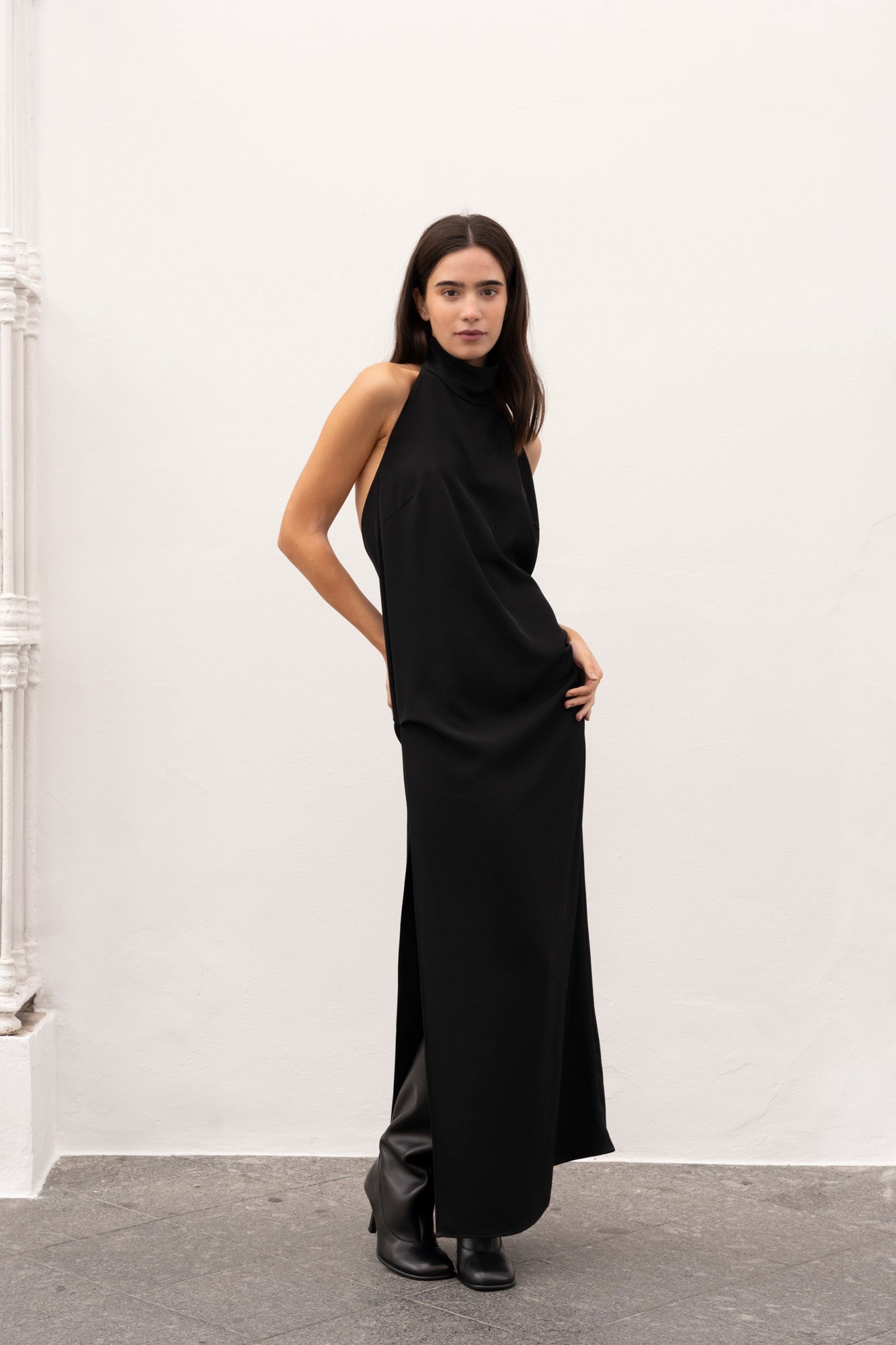 HALTER NECK DRESS WITH A FRONT SLIT